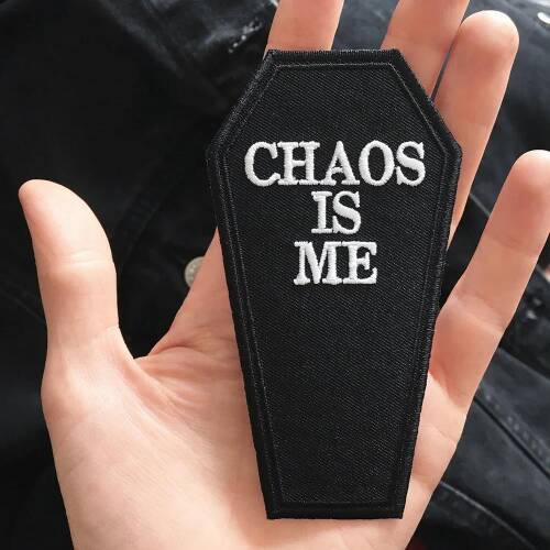 "Chaos Is Me" gewebter Patch
